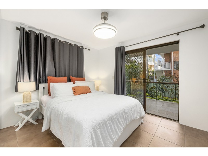 2/13 Britannia Avenue, Broadbeach QLD 4218