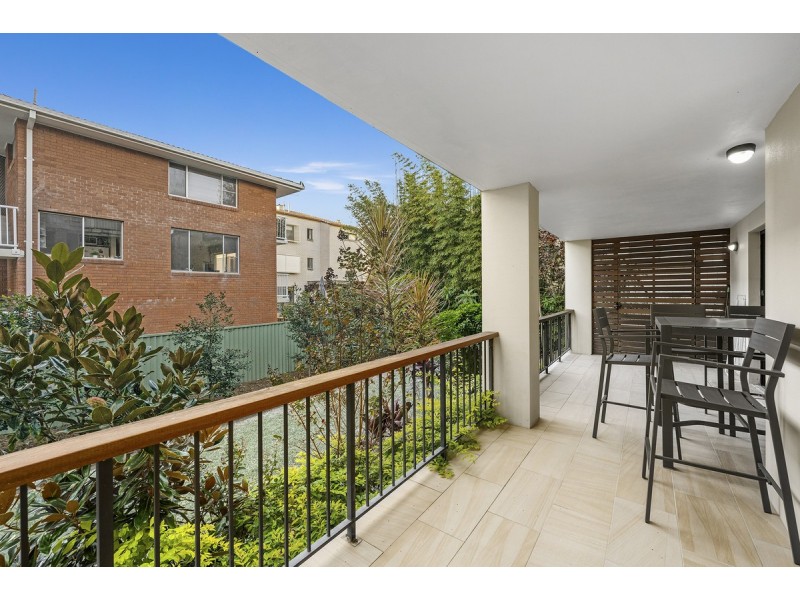 2/13 Britannia Avenue, Broadbeach QLD 4218