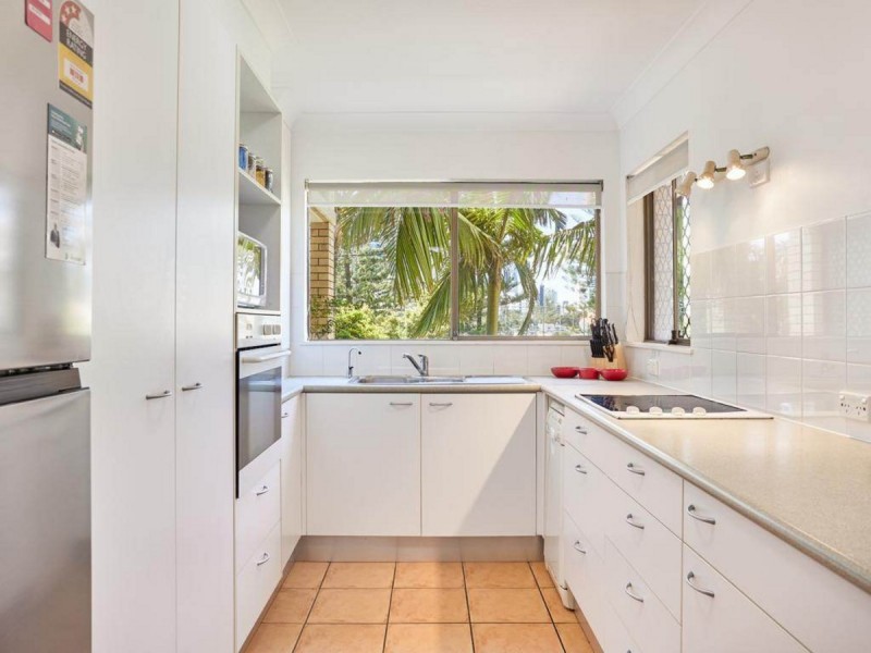 10/24 Chelsea Avenue, Broadbeach QLD 4218
