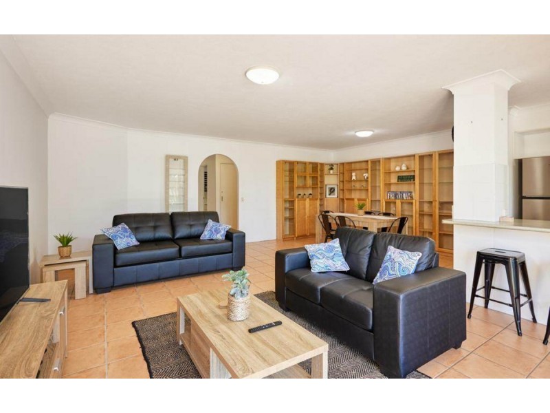 10/24 Chelsea Avenue, Broadbeach QLD 4218