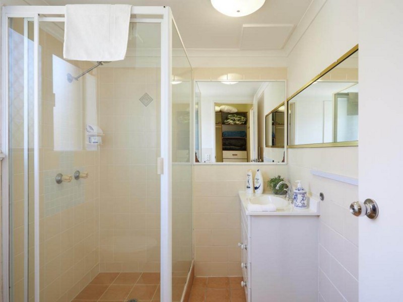 10/24 Chelsea Avenue, Broadbeach QLD 4218