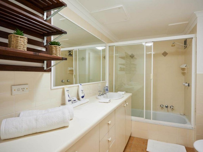 10/24 Chelsea Avenue, Broadbeach QLD 4218