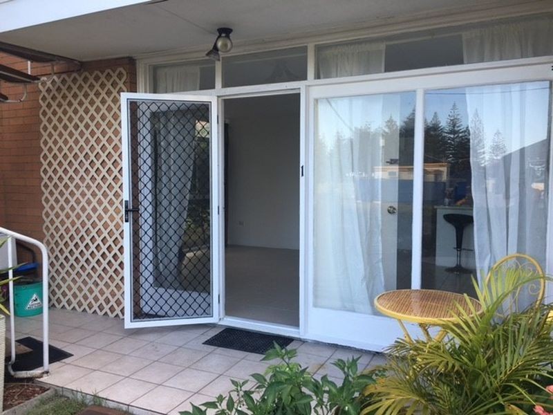 1/162 Surf Parade, Broadbeach QLD 4218