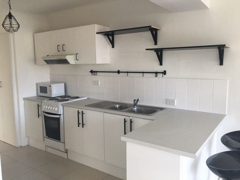 1/162 Surf Parade, Broadbeach QLD 4218