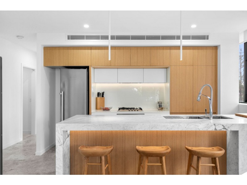 301/95 Old Burleigh Road, Broadbeach QLD 4218