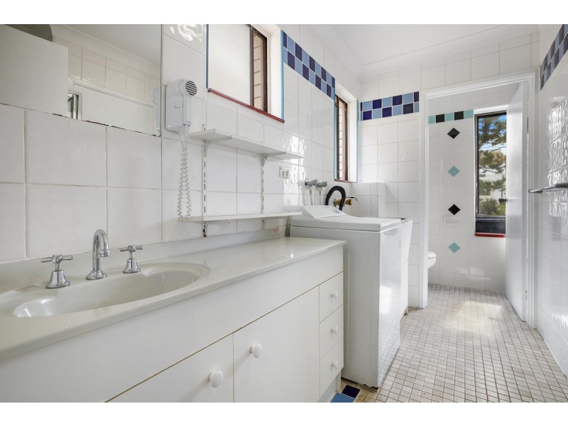4/18 Sunshine Boulevard, Broadbeach Waters QLD 4218