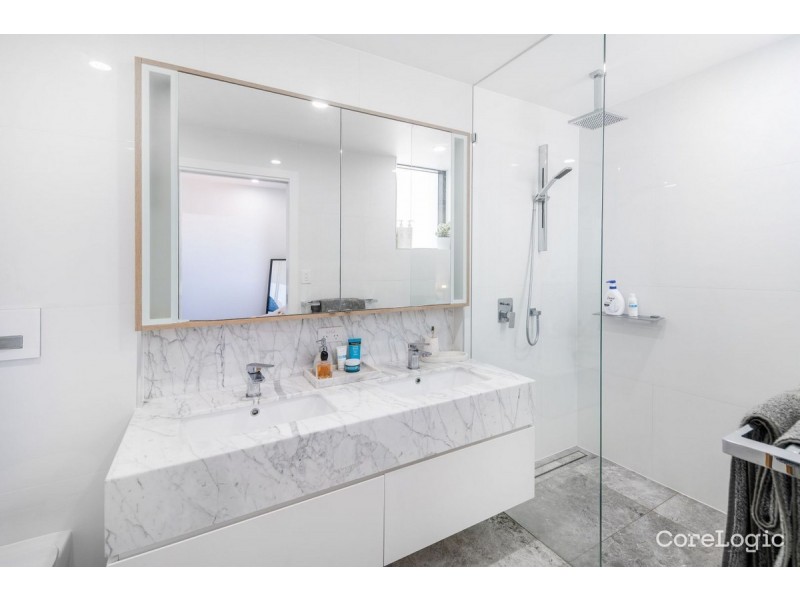 704/95 Old Burleigh Road, Broadbeach QLD 4218