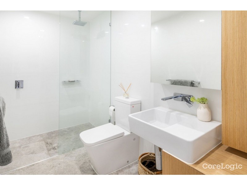 704/95 Old Burleigh Road, Broadbeach QLD 4218