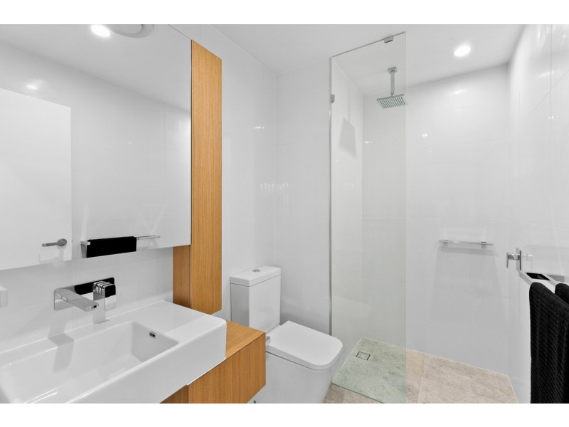 305/95 Old Burleigh Road, Broadbeach QLD 4218