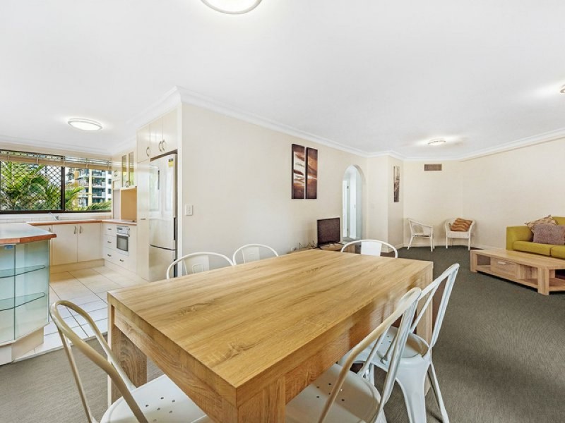8/8 Queensland Avenue, Broadbeach QLD 4218
