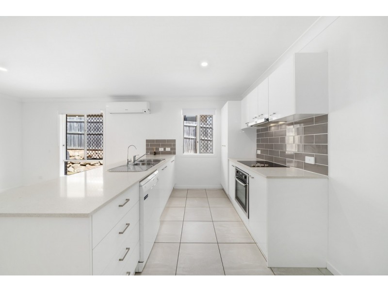 13 Sturt Street, Oxenford QLD 4210