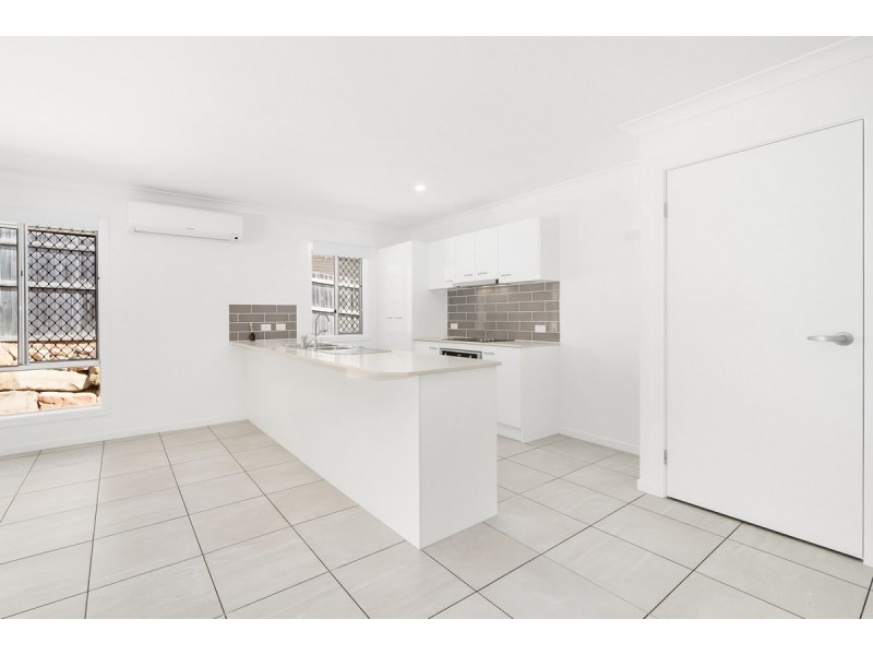 13 Sturt Street, Oxenford QLD 4210