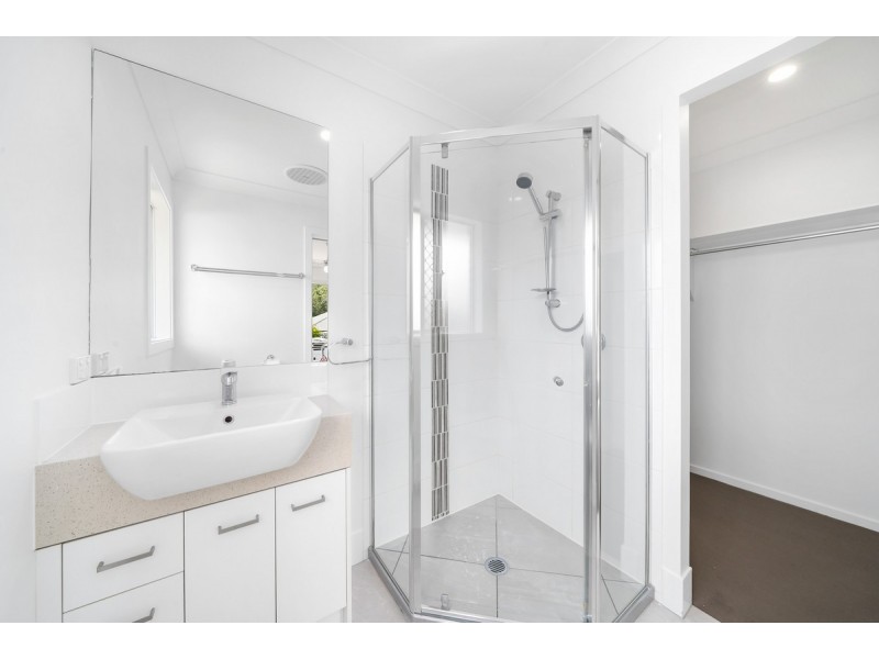 13 Sturt Street, Oxenford QLD 4210