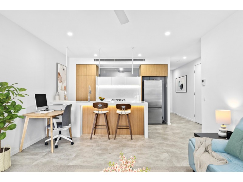 303/95 Old Burleigh Road, Broadbeach QLD 4218