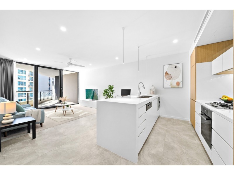 303/95 Old Burleigh Road, Broadbeach QLD 4218