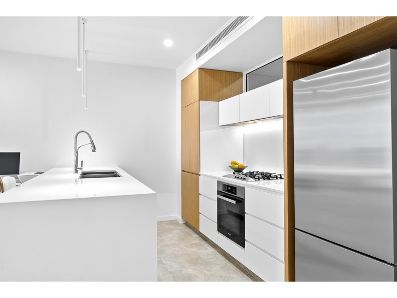 303/95 Old Burleigh Road, Broadbeach QLD 4218