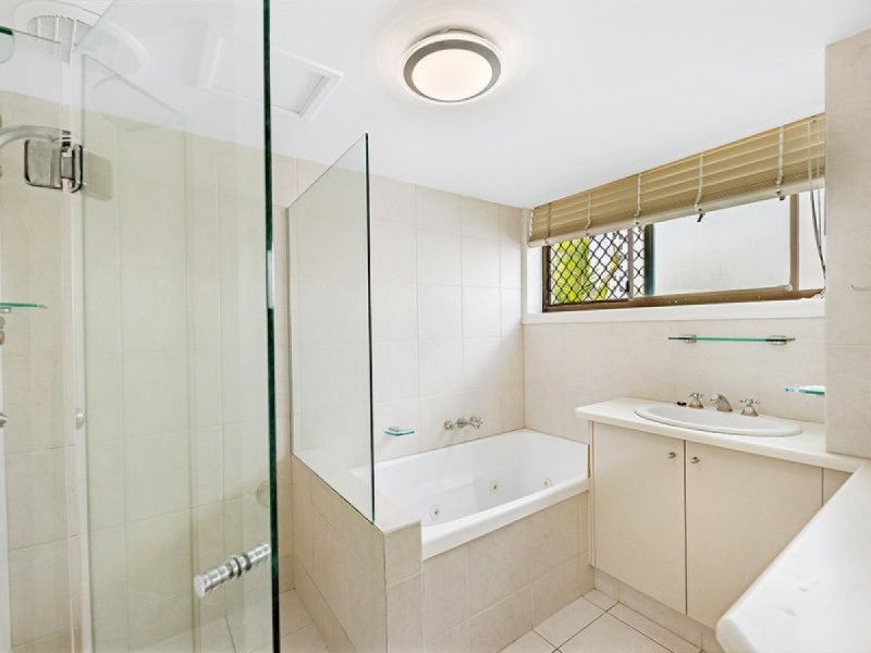 8/8 Queensland Avenue, Broadbeach QLD 4218