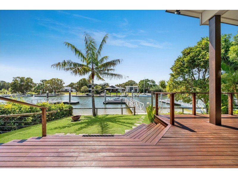 5 Livistona Crt, South Stradbroke QLD 4216