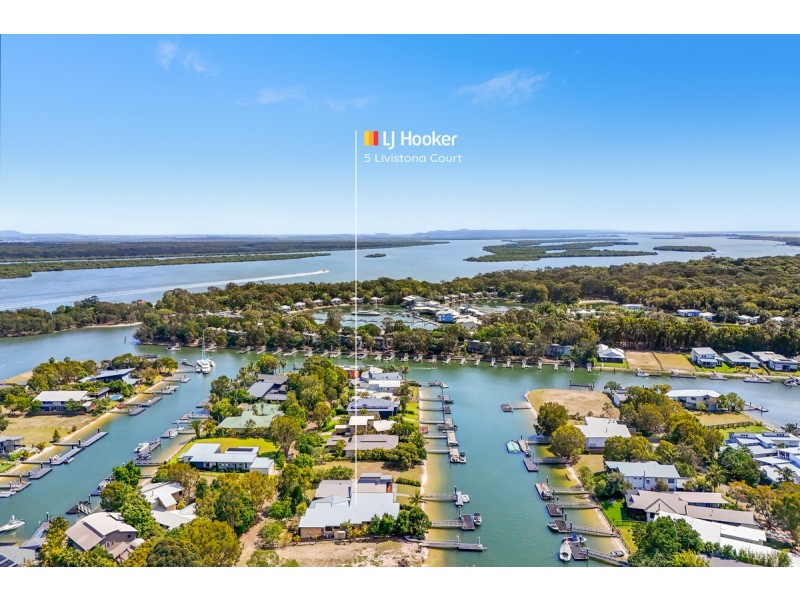 5 Livistona Crt, South Stradbroke QLD 4216