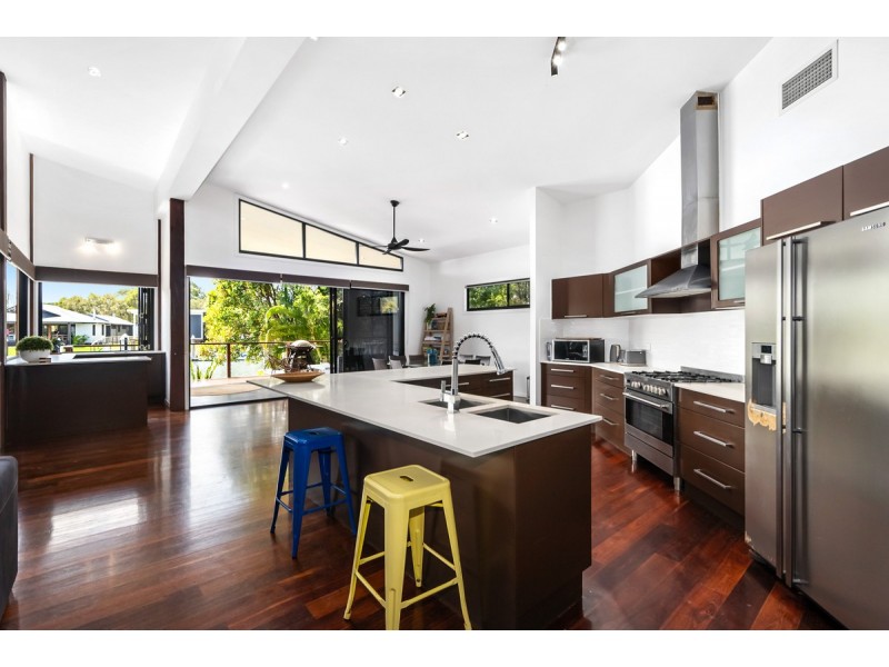 5 Livistona Crt, South Stradbroke QLD 4216