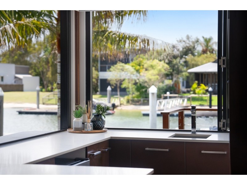 5 Livistona Crt, South Stradbroke QLD 4216