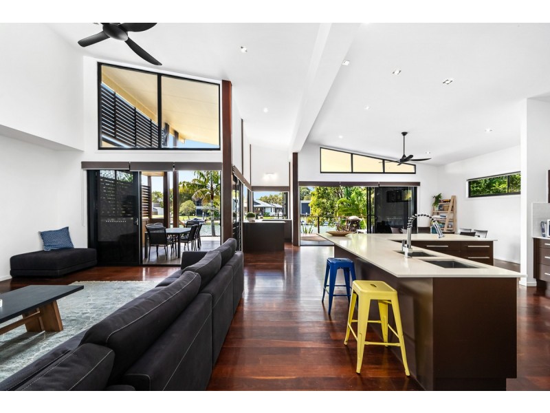 5 Livistona Crt, South Stradbroke QLD 4216