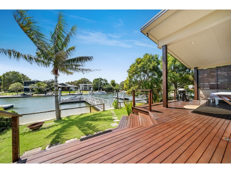 5 Livistona Crt, South Stradbroke QLD 4216