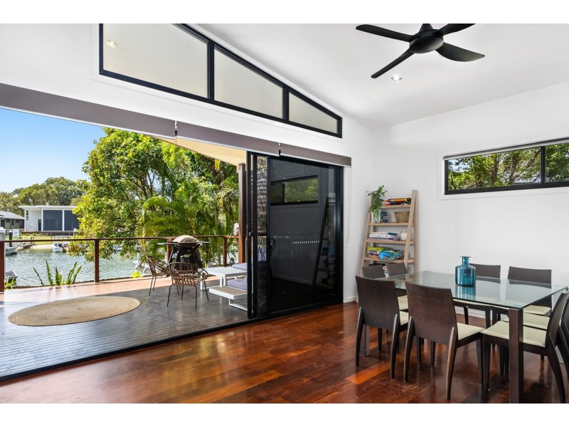 5 Livistona Crt, South Stradbroke QLD 4216