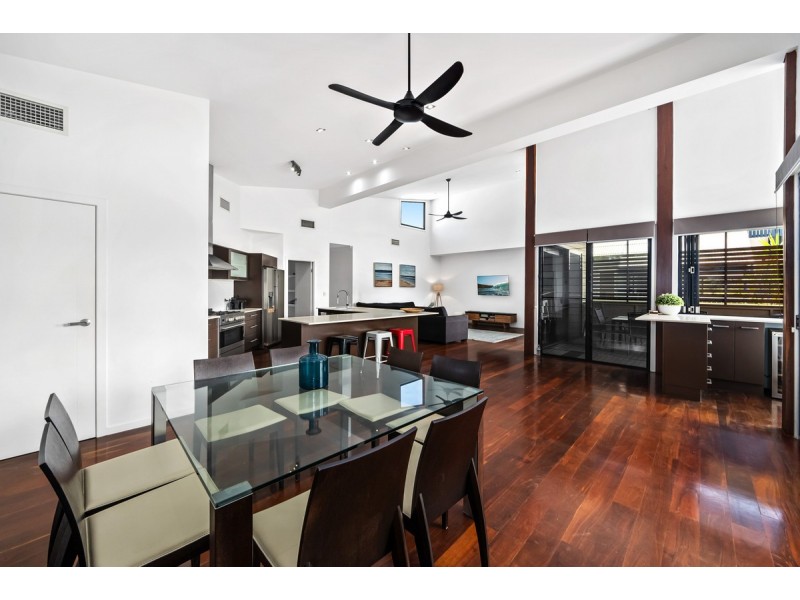 5 Livistona Crt, South Stradbroke QLD 4216