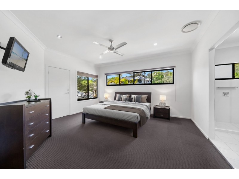 5 Livistona Crt, South Stradbroke QLD 4216