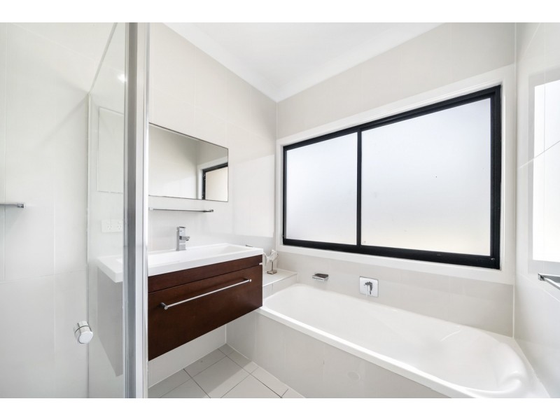 5 Livistona Crt, South Stradbroke QLD 4216