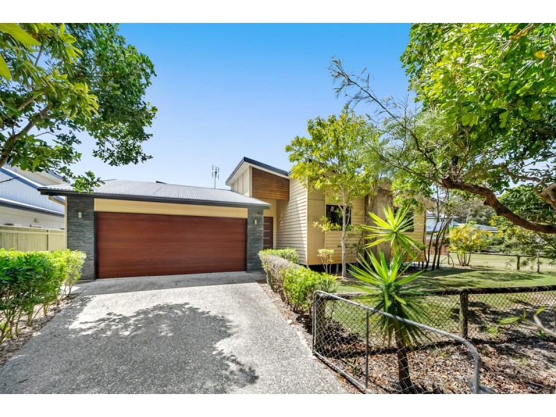 5 Livistona Crt, South Stradbroke QLD 4216