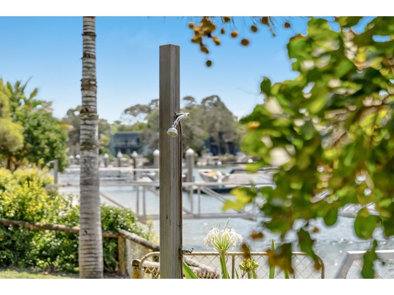 5 Livistona Crt, South Stradbroke QLD 4216