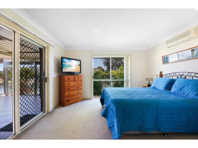 150 Monaco Street, Broadbeach Waters QLD 4218