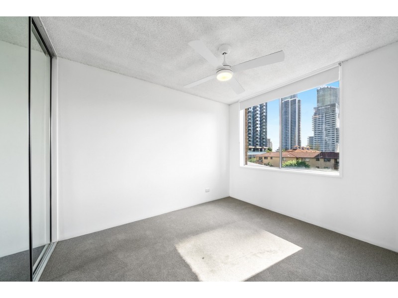 16/4 Elizabeth Avenue, Broadbeach QLD 4218