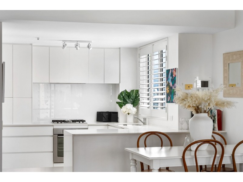 25/20 Queensland Avenue, Broadbeach QLD 4218