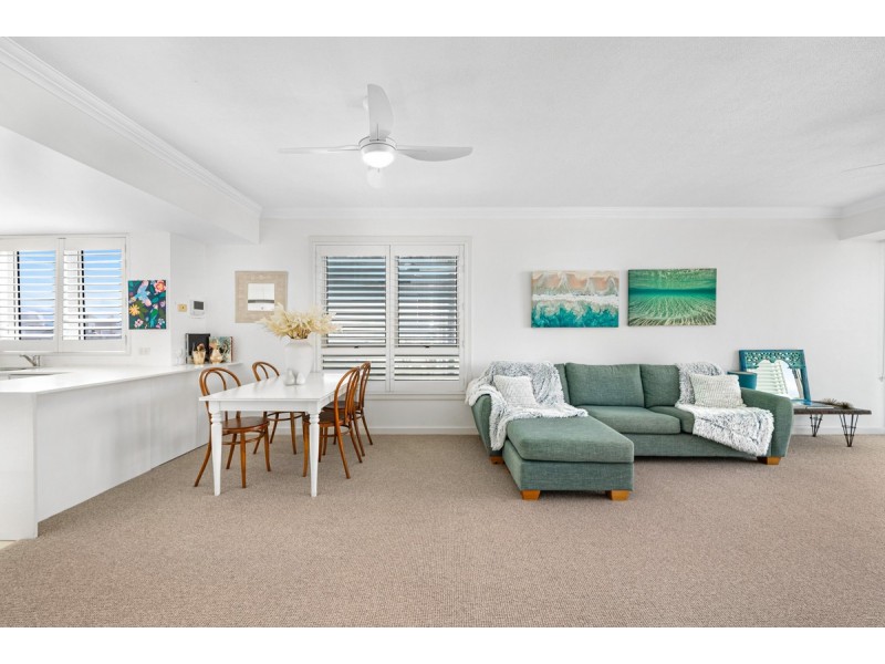 25/20 Queensland Avenue, Broadbeach QLD 4218