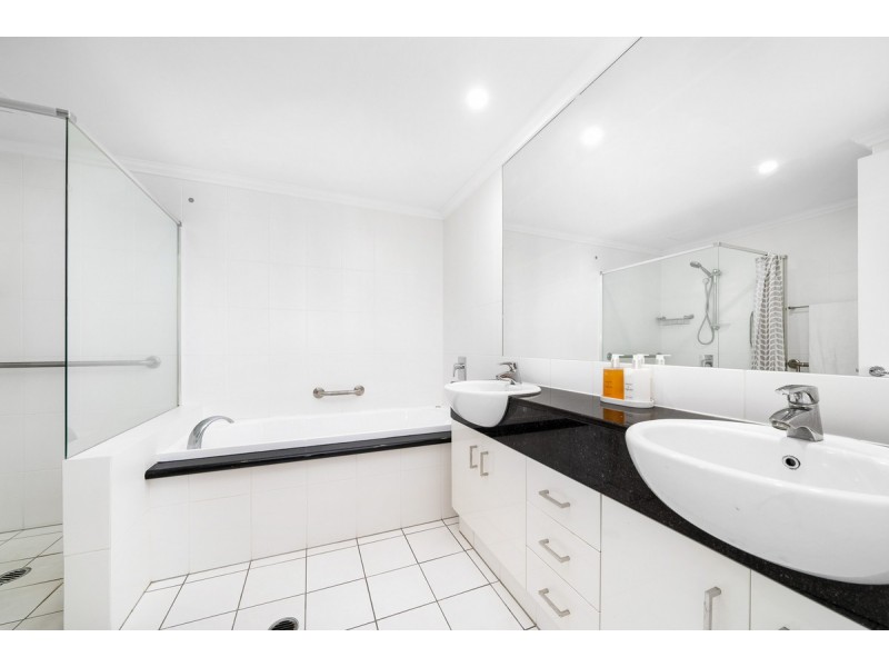 25/20 Queensland Avenue, Broadbeach QLD 4218