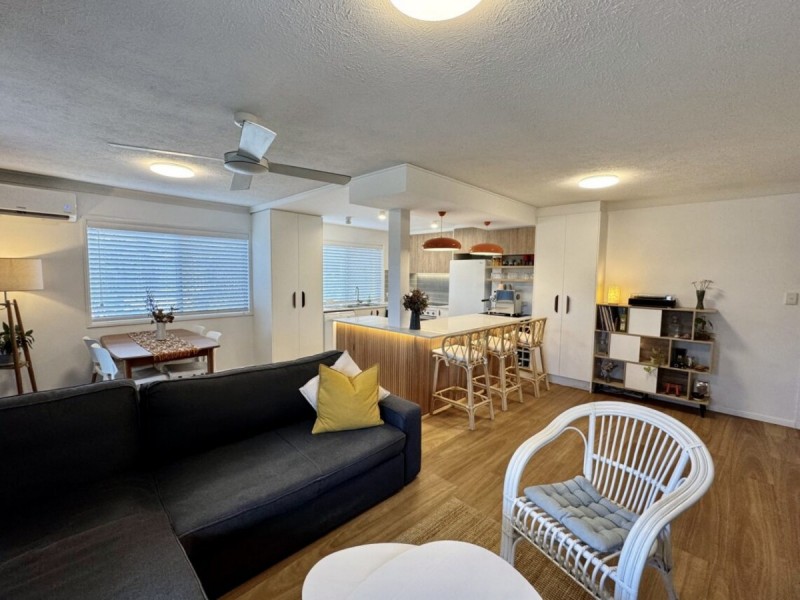 10/10 Rosewood Avenue, Broadbeach QLD 4218