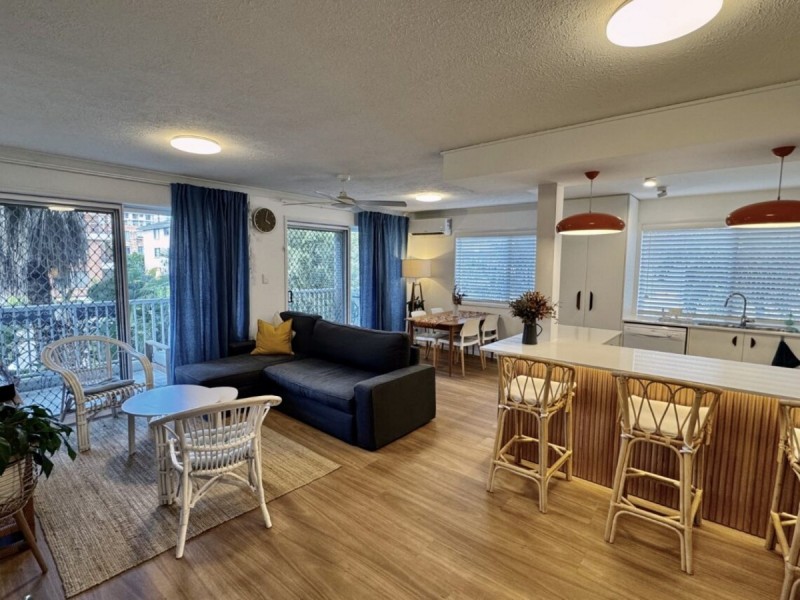 10/10 Rosewood Avenue, Broadbeach QLD 4218