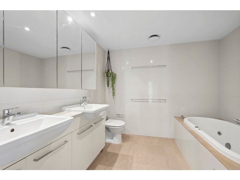 2904/22 Surf Parade, Broadbeach QLD 4218