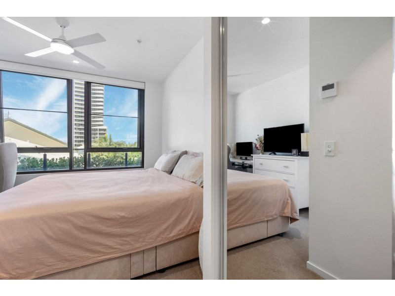 201/4-6 Alexandra Avenue, Broadbeach QLD 4218