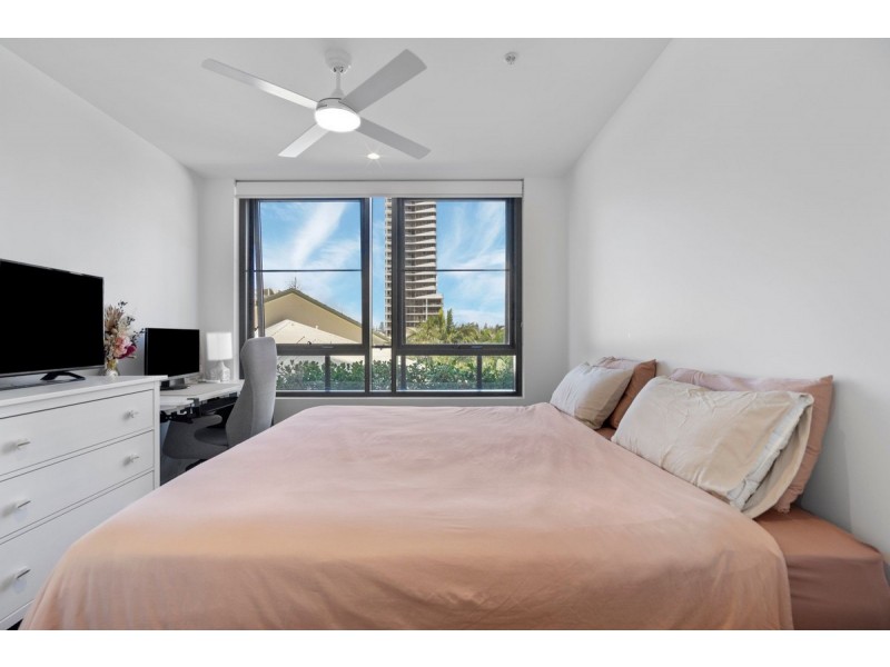 201/4-6 Alexandra Avenue, Broadbeach QLD 4218