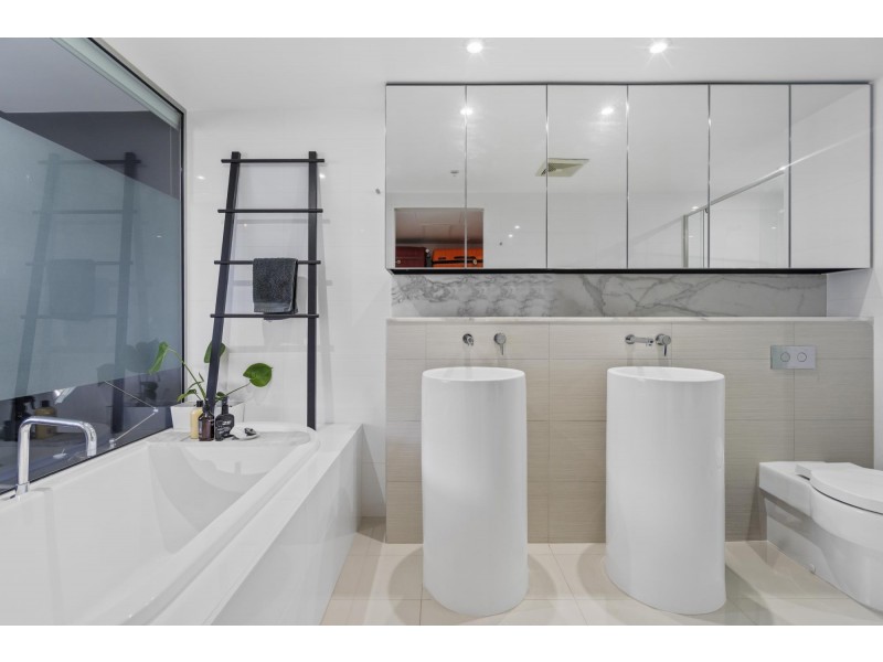 21507/21 Elizabeth Avenue, Broadbeach QLD 4218
