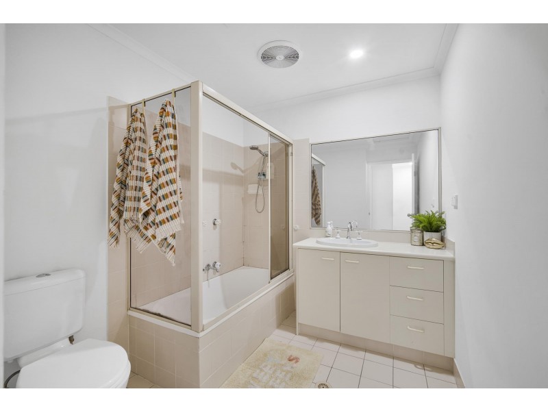 1/1 Pontoon Place, Varsity Lakes QLD 4227