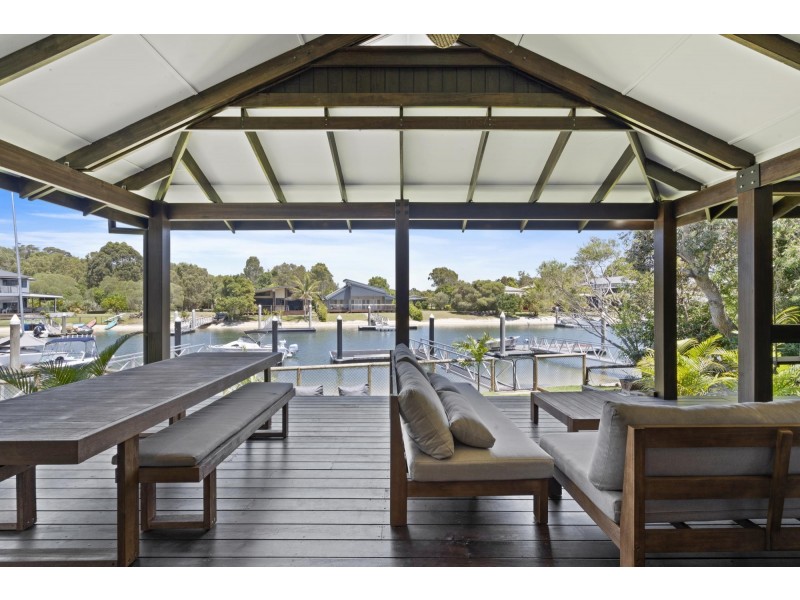 10 Kookaburra Crt, South Stradbroke QLD 4216