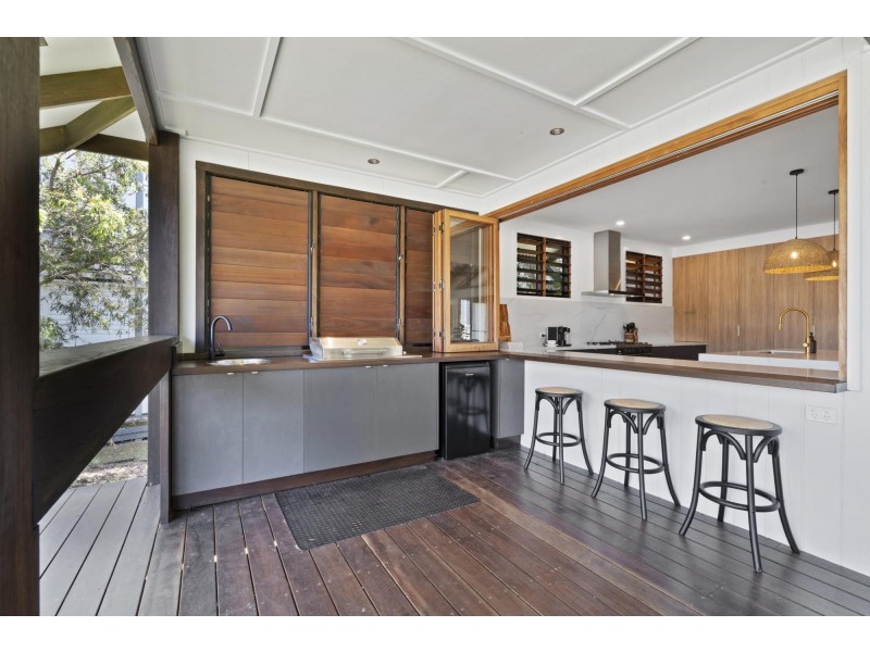 10 Kookaburra Crt, South Stradbroke QLD 4216