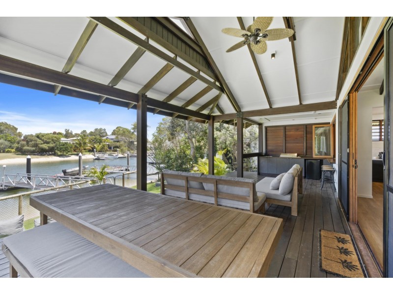 10 Kookaburra Crt, South Stradbroke QLD 4216