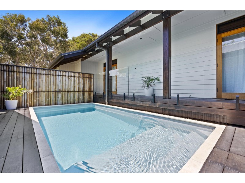 10 Kookaburra Crt, South Stradbroke QLD 4216