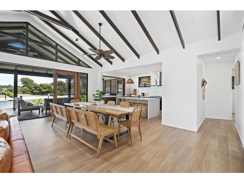 10 Kookaburra Crt, South Stradbroke QLD 4216